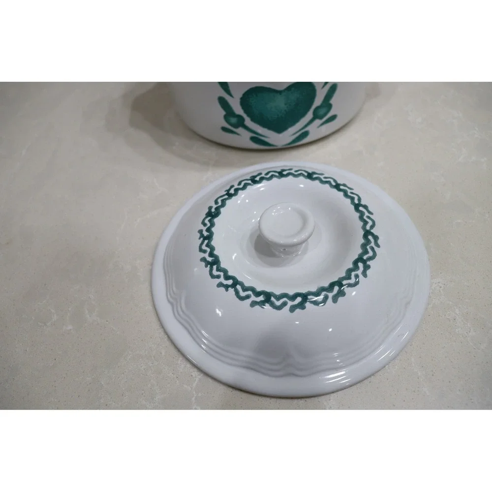 Tienshan Stoneware 2 Quart Round Casserole Dish with Lid Green Heart White
